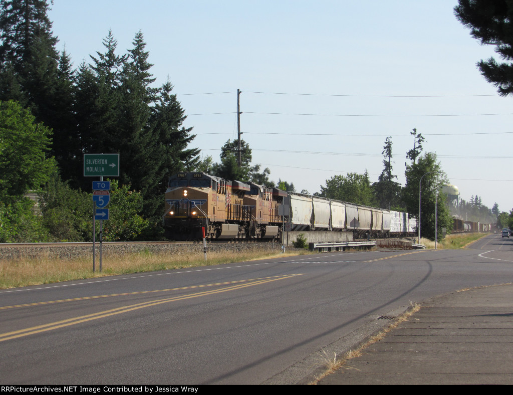 Northbound UP freight in Woodburn